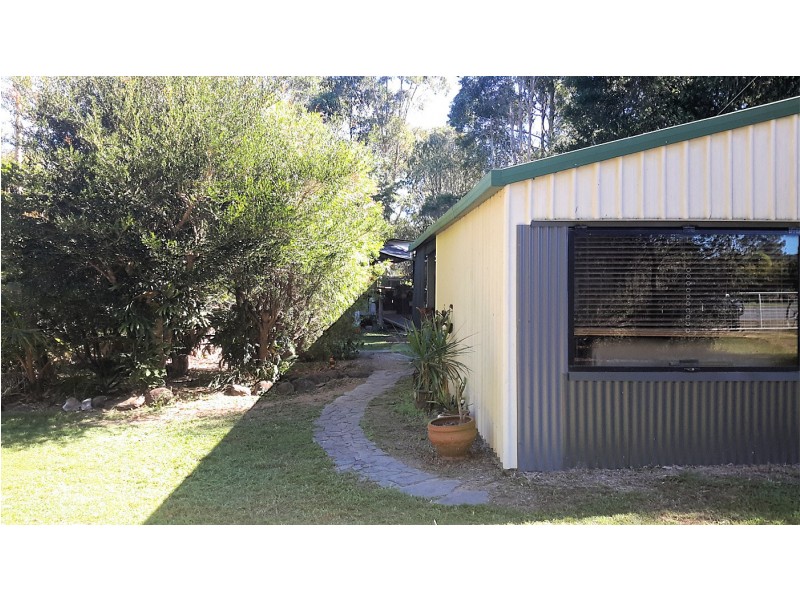 8 Gordon Earl Dr, Millstream QLD 4888