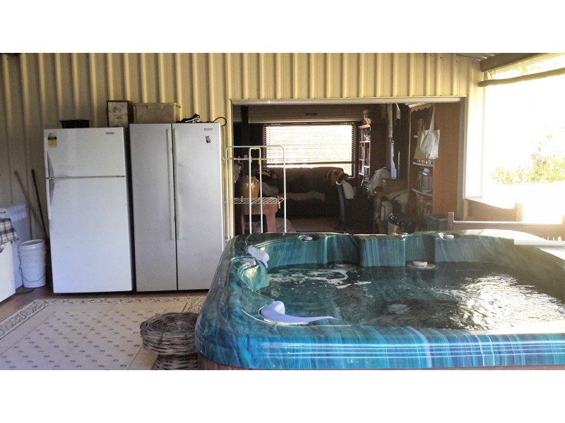 8 Gordon Earl Dr, Millstream QLD 4888