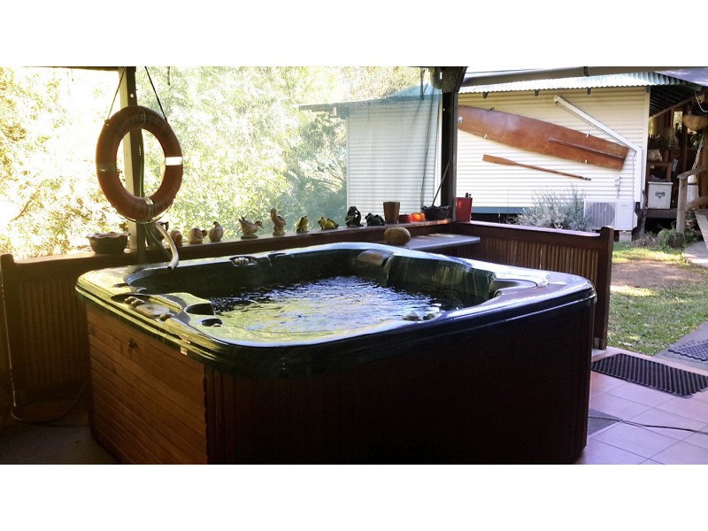 8 Gordon Earl Dr, Millstream QLD 4888