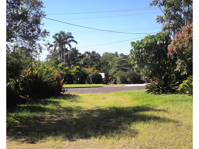 10 Palm Ave, Millaa Millaa QLD 4886