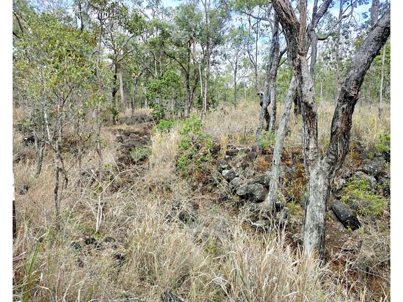 127 River Rd, Millstream QLD 4888