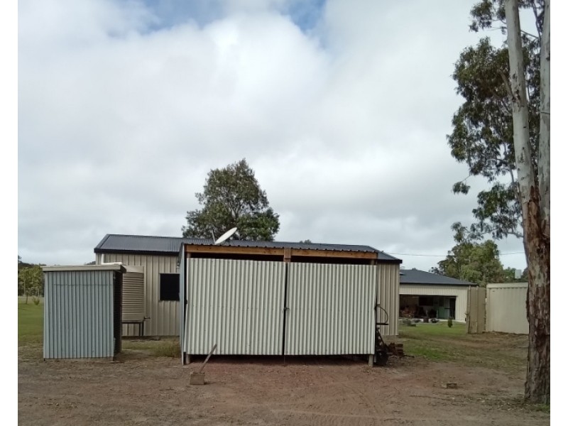 26 Gordon Earl Dr, Millstream QLD 4888
