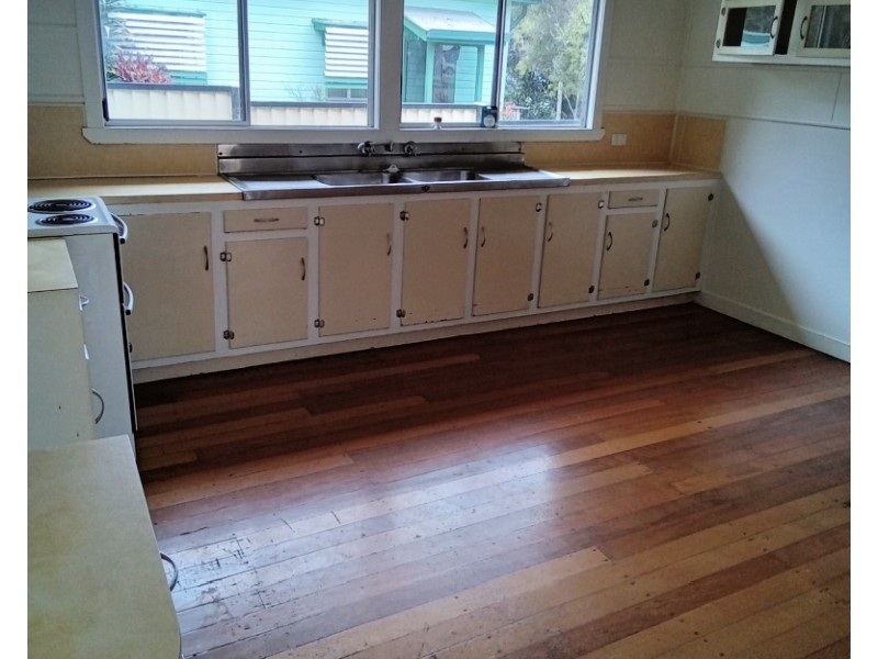 10 Herbert St, Ravenshoe QLD 4888