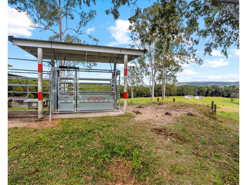 90 Stoney Creek Road, Speewah QLD 4881