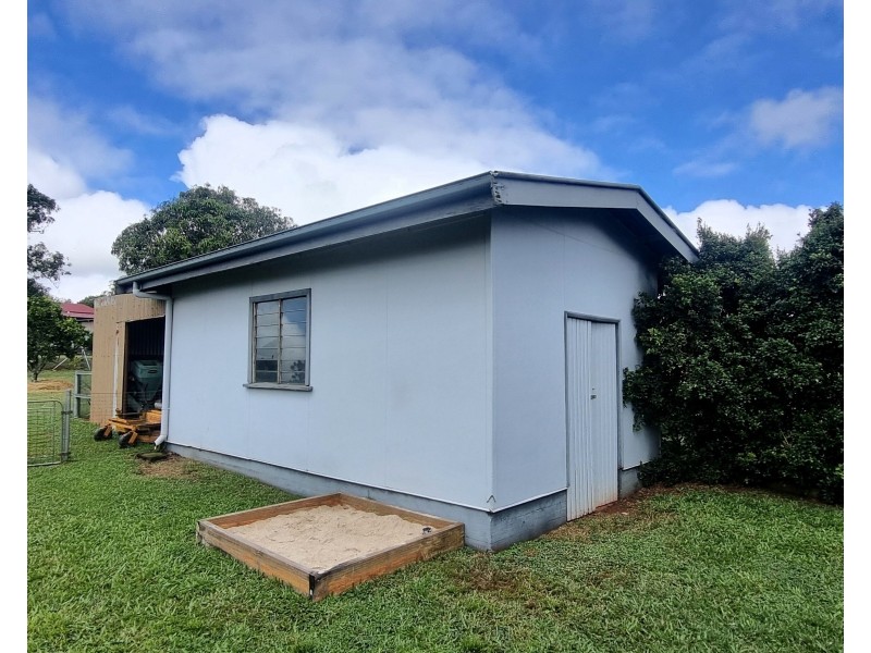 23 Leonard Street, Tolga QLD 4882