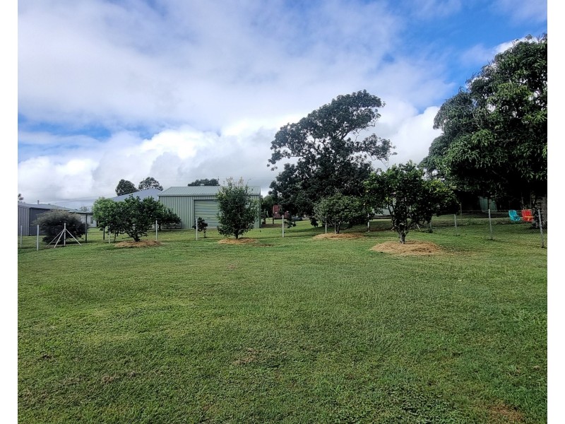 23 Leonard Street, Tolga QLD 4882