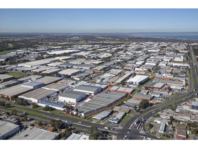 11 Tarnard Drive, Braeside VIC 3195