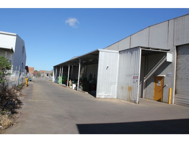 11 Tarnard Drive, Braeside VIC 3195