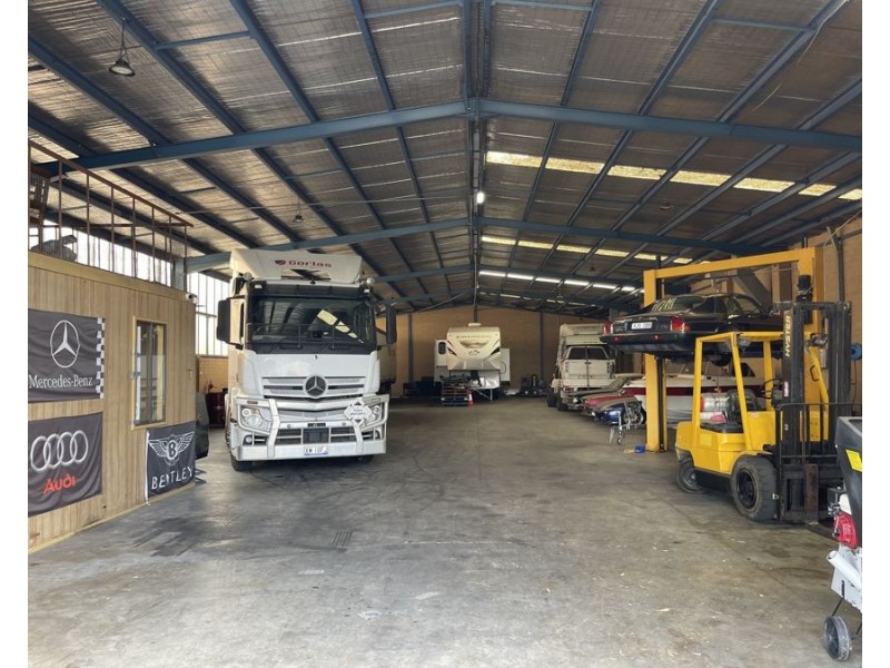 33 De Havilland Rd, Mordialloc VIC 3195