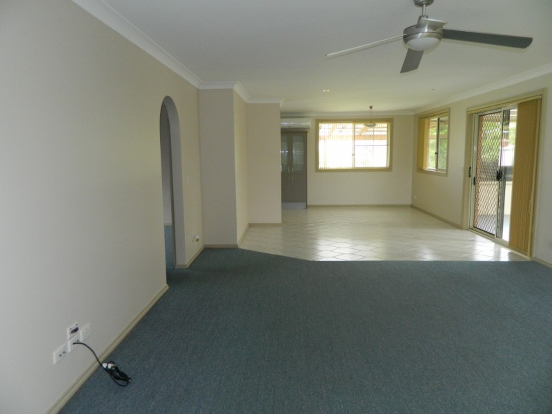 8 Tandara Place, Forster NSW 2428