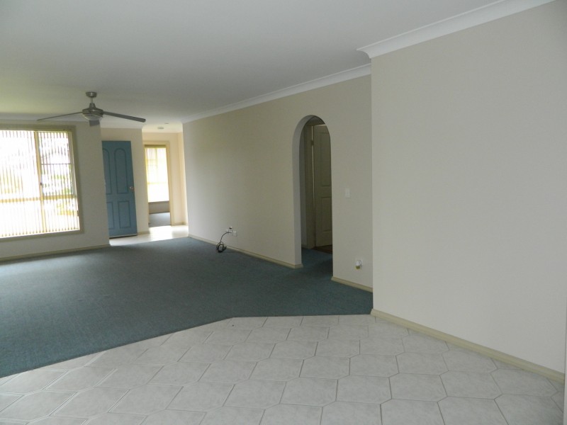 8 Tandara Place, Forster NSW 2428