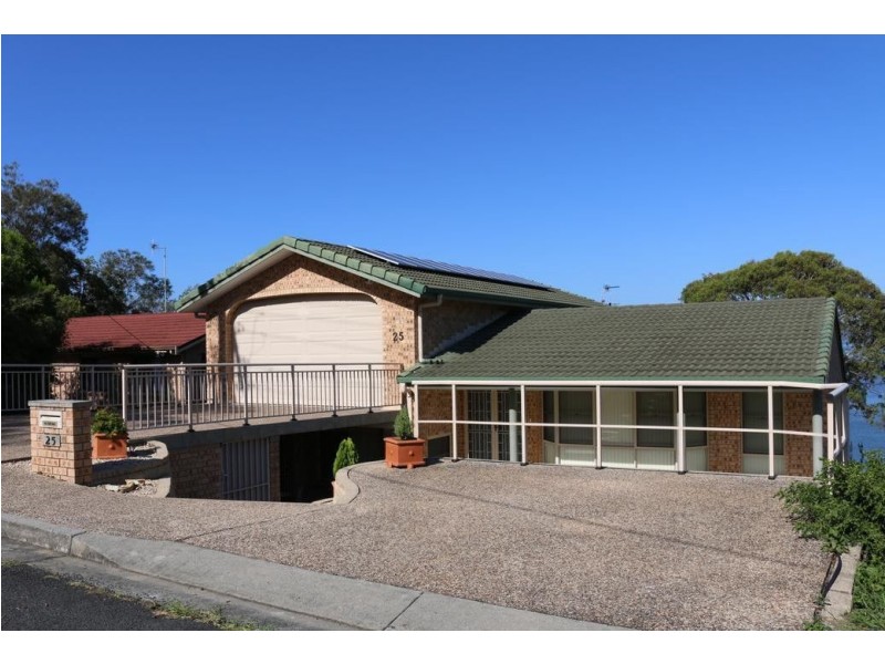 25 Green Point Drive, Green Point NSW 2428