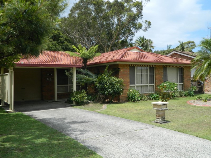 42 Hind Avenue, Forster NSW 2428