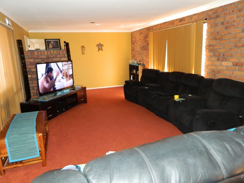 25 Woodward Place, Tuncurry NSW 2428