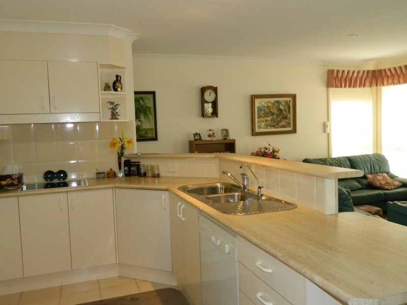 2/5 Cross Street, Forster NSW 2428