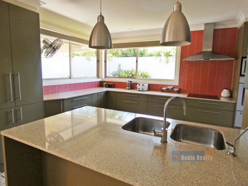 5 Paruna Court, Forster NSW 2428