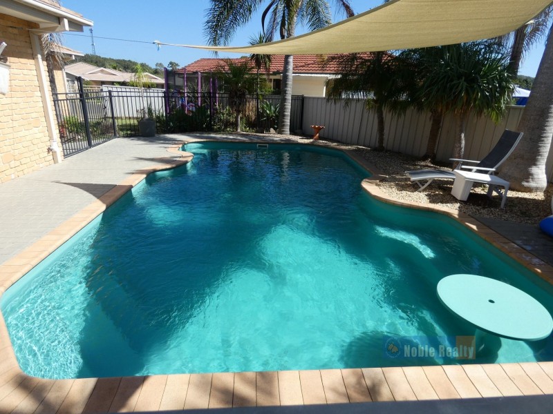 5 Paruna Court, Forster NSW 2428