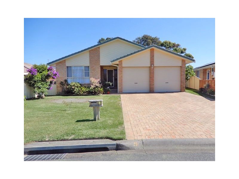 9 Burke Close, Forster NSW 2428