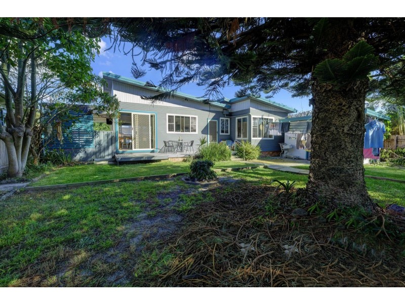 9 Robert Street, Forster NSW 2428