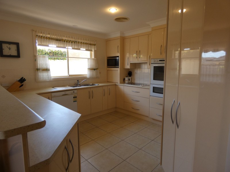 5 Hakea Place, Tuncurry NSW 2428