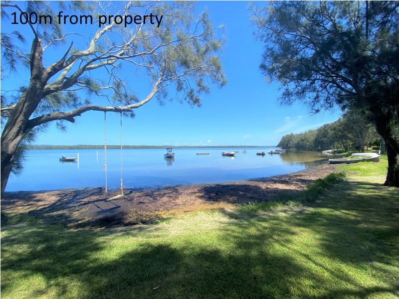 8 Seabreeze Parade, Green Point NSW 2428
