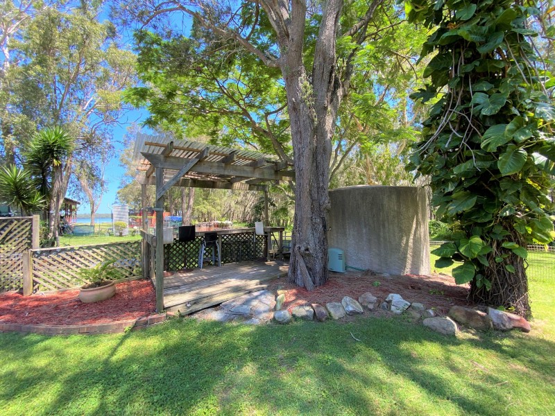 8 Seabreeze Parade, Green Point NSW 2428