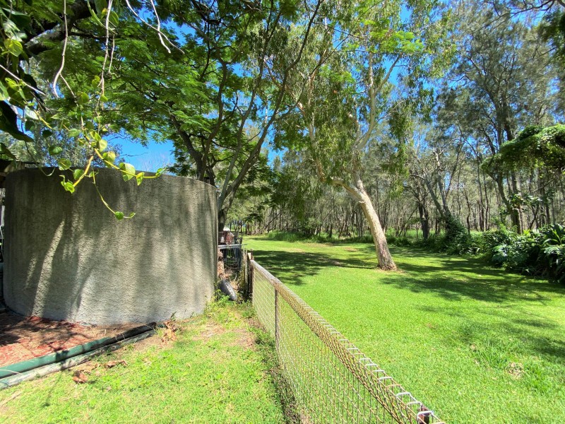 8 Seabreeze Parade, Green Point NSW 2428
