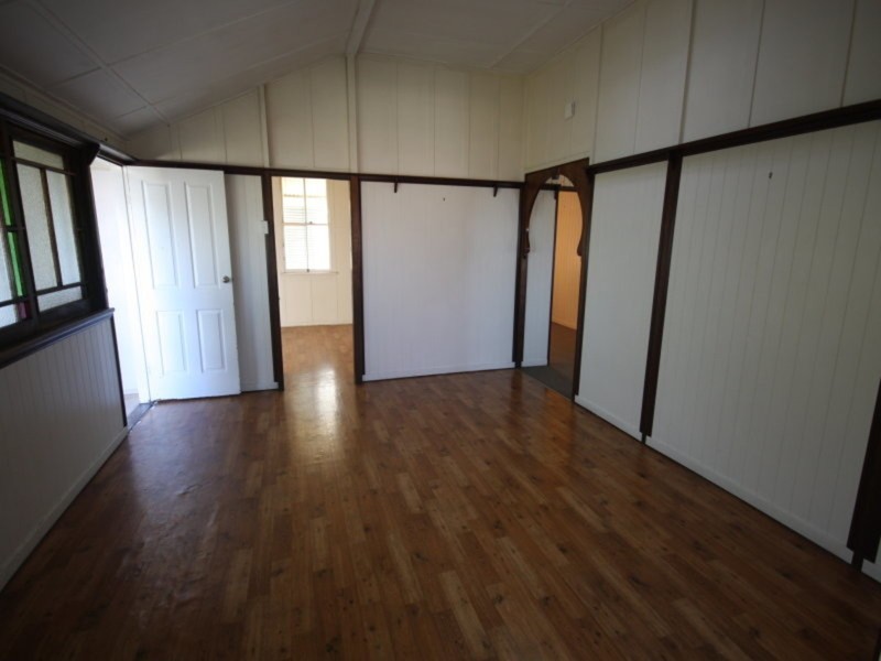 119 Brisbane Road, Booval QLD 4304