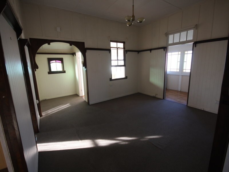 119 Brisbane Road, Booval QLD 4304
