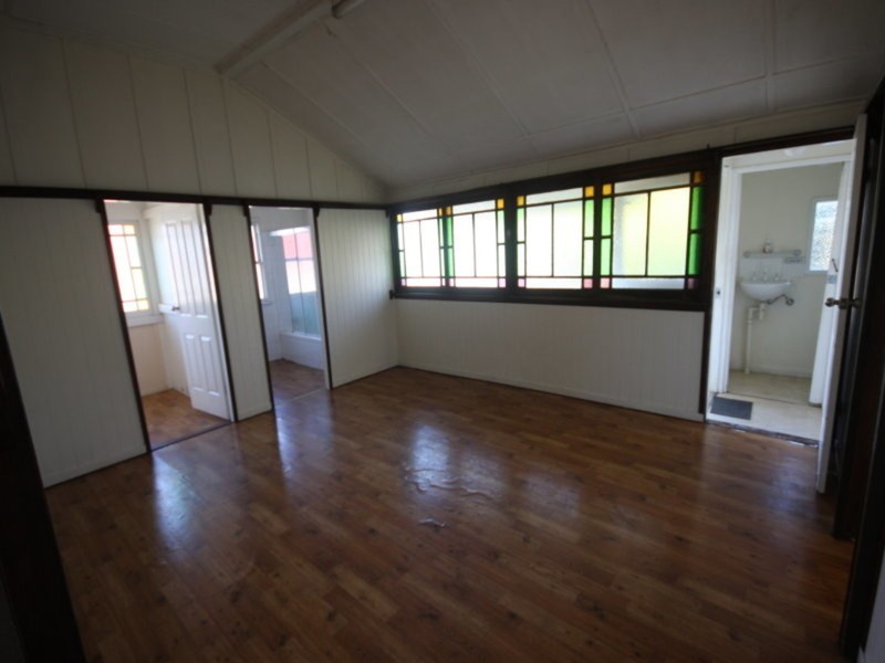 119 Brisbane Road, Booval QLD 4304