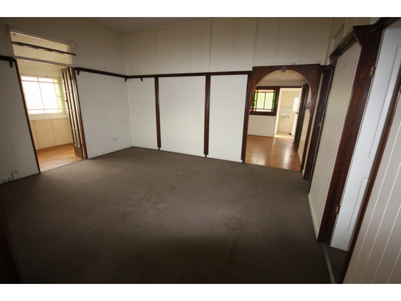 119 Brisbane Road, Booval QLD 4304