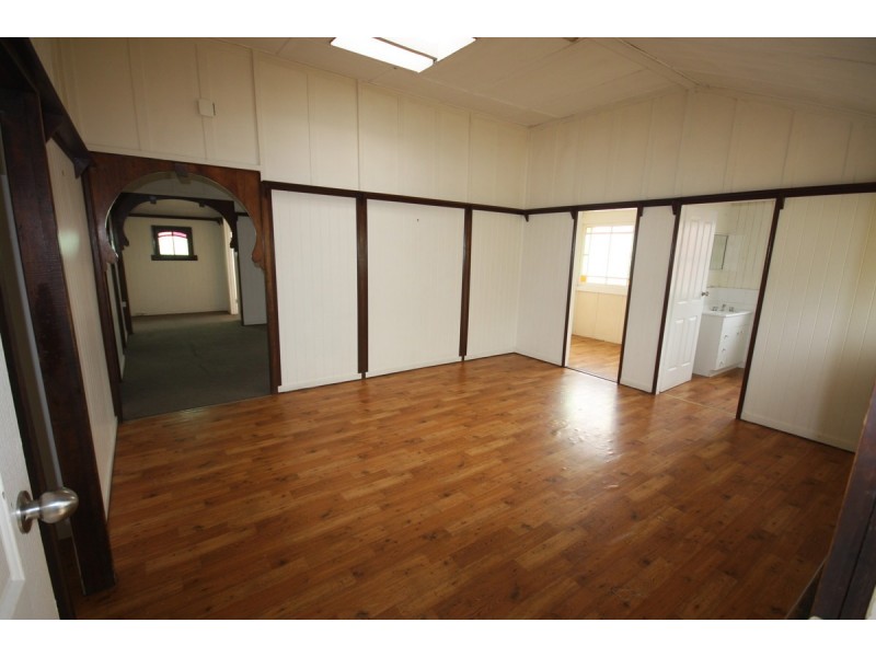 119 Brisbane Road, Booval QLD 4304