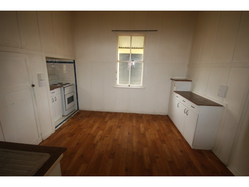 119 Brisbane Road, Booval QLD 4304