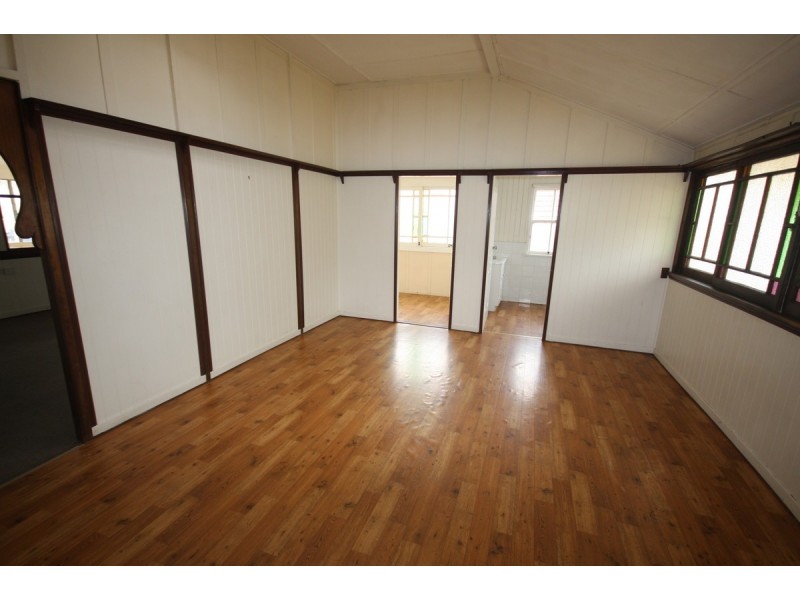 119 Brisbane Road, Booval QLD 4304