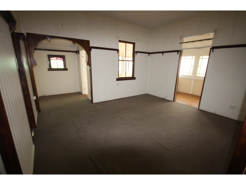 119 Brisbane Road, Booval QLD 4304