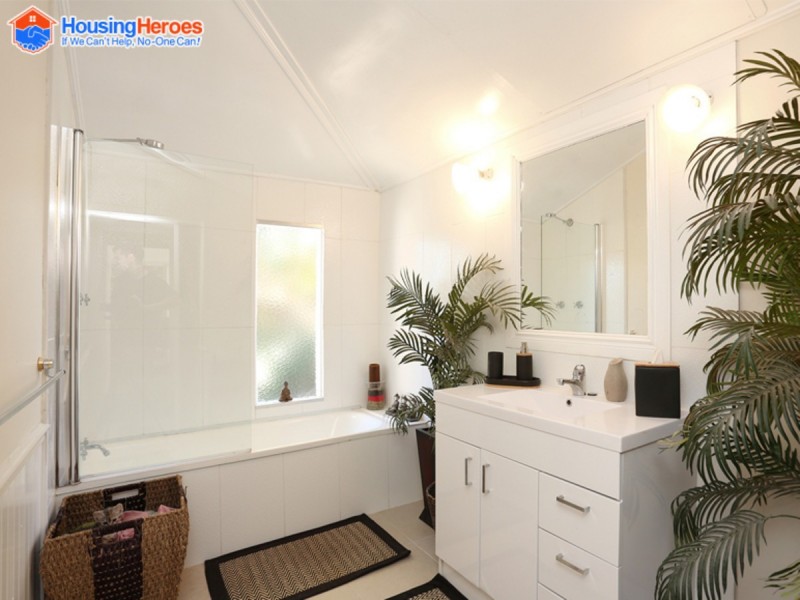 11 Vineyard Street, One Mile QLD 4305