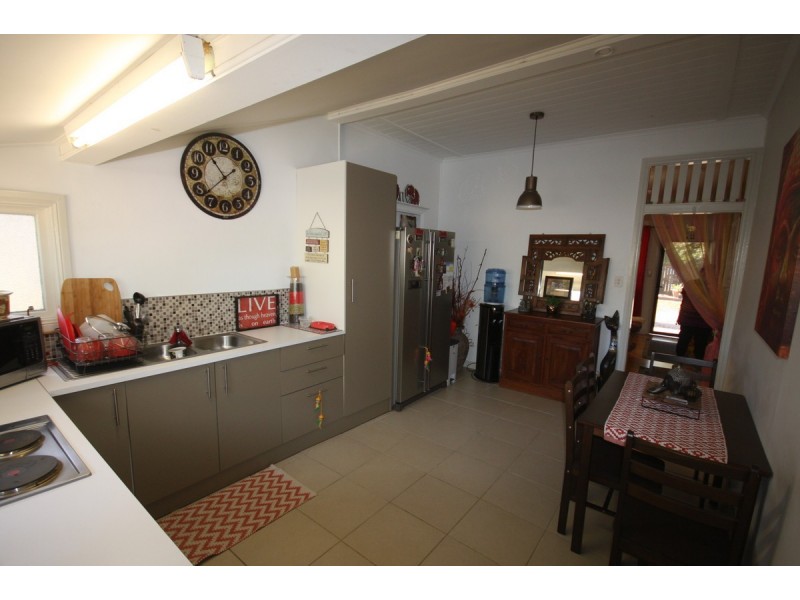 11 Vineyard Street, One Mile QLD 4305