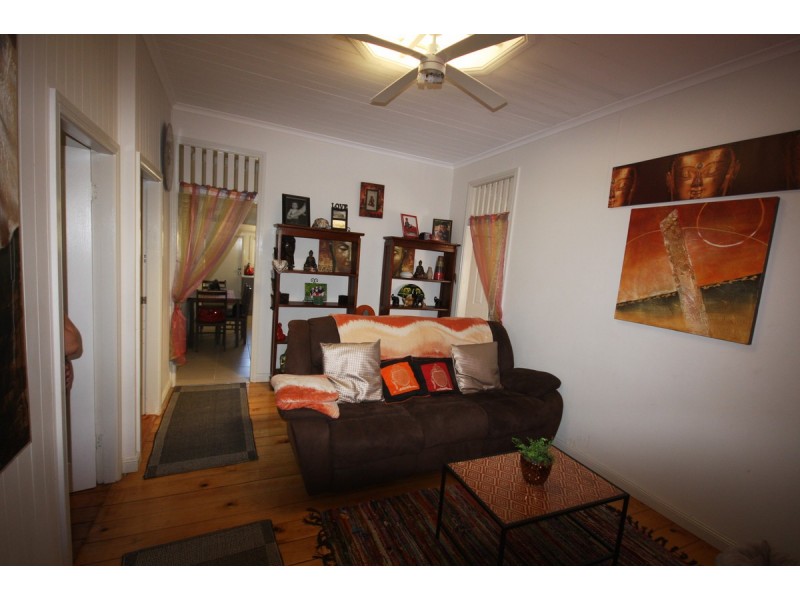 11 Vineyard Street, One Mile QLD 4305