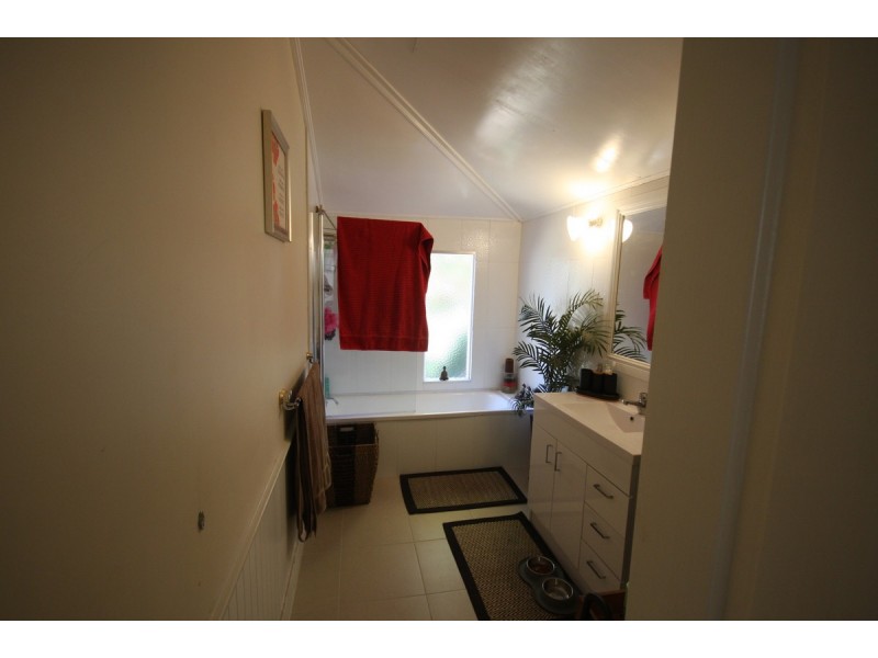 11 Vineyard Street, One Mile QLD 4305