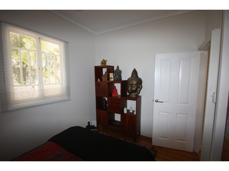 11 Vineyard Street, One Mile QLD 4305