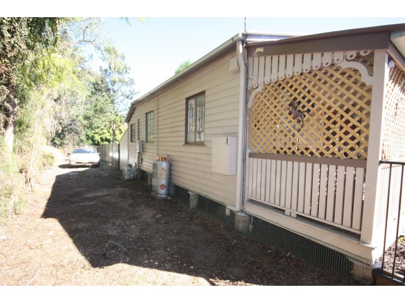 11 Vineyard Street, One Mile QLD 4305