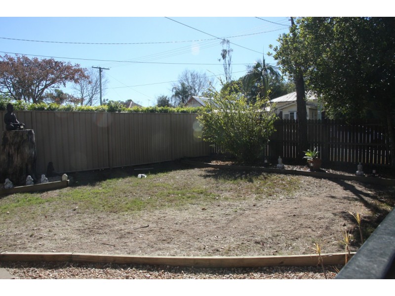 11 Vineyard Street, One Mile QLD 4305