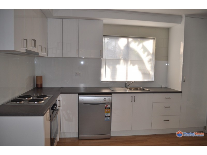 U1-5/22-24 Dawson Highway, Biloela QLD 4715