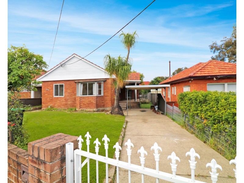 24 Broadarrow Road, Beverly Hills NSW 2209