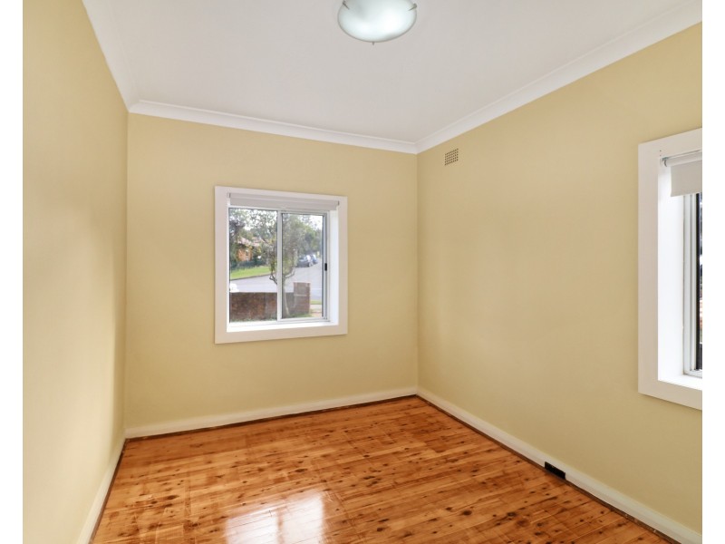 24 Broadarrow Road, Beverly Hills NSW 2209