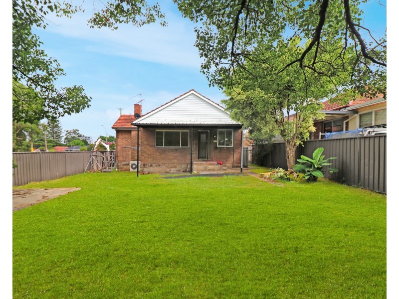 24 Broadarrow Road, Beverly Hills NSW 2209