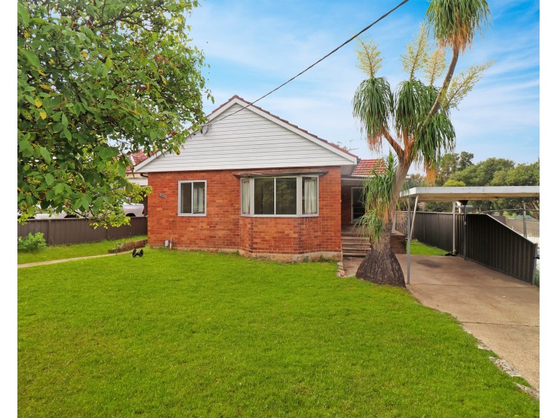 24 Broadarrow Road, Beverly Hills NSW 2209