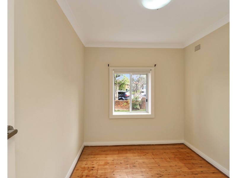 24 Broadarrow Road, Beverly Hills NSW 2209