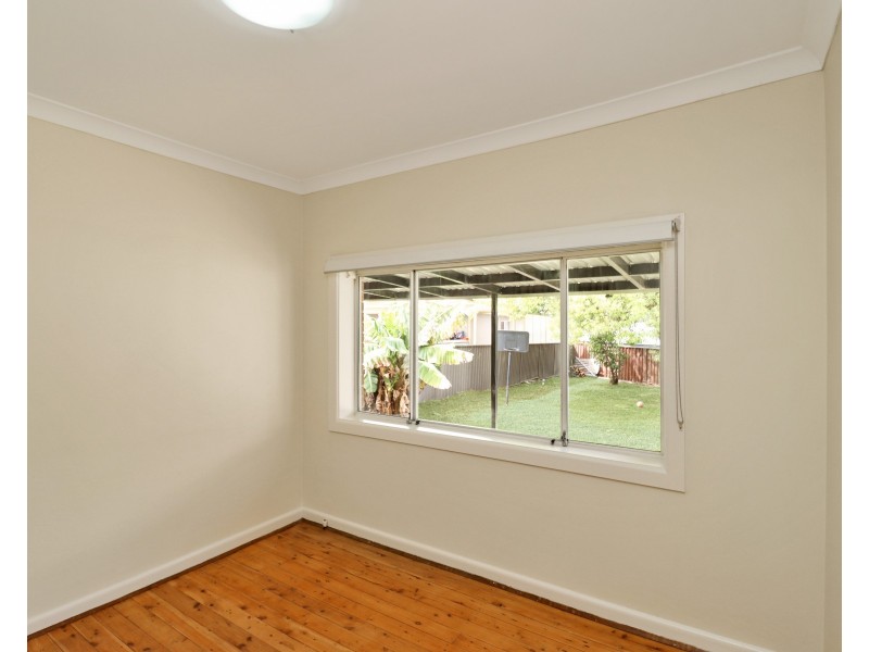 24 Broadarrow Road, Beverly Hills NSW 2209