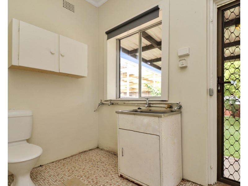 24 Broadarrow Road, Beverly Hills NSW 2209
